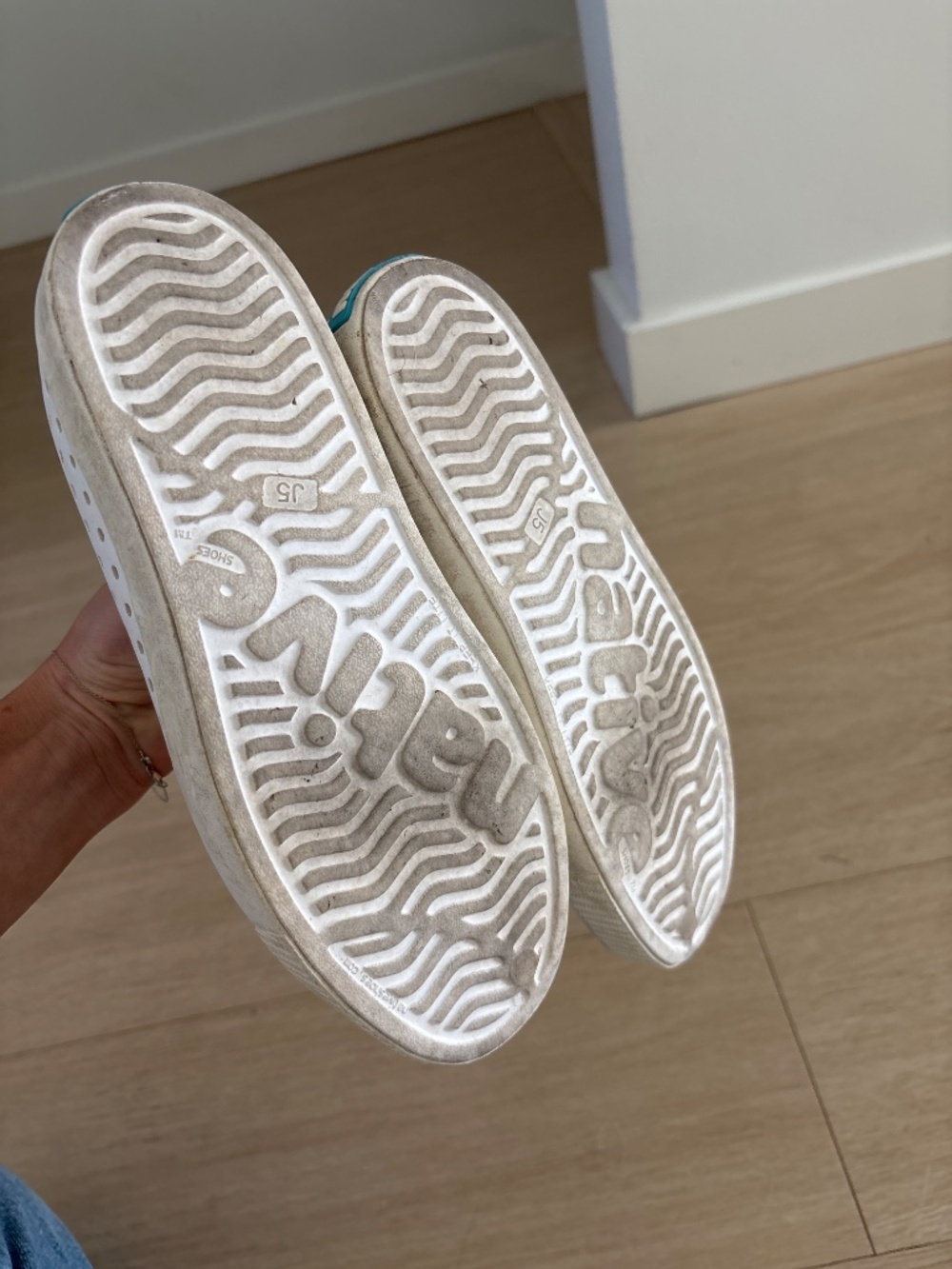 Native slip ons - Picture 4 of 5